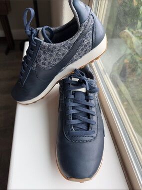 Nike Women’s Navy Knit & Leather Low-Top Sneakers